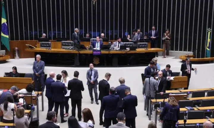 Câmara pode decidir nesta quinta sobre MP que zera taxa para compras de até 50 dólares