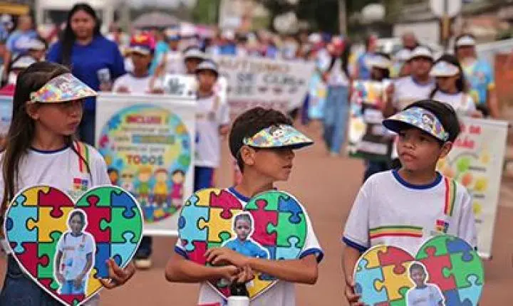 Caminhada do Abril Azul mobiliza Pedra Branca do Amapari em defesa da inclusão e conscientização sobre o autismo