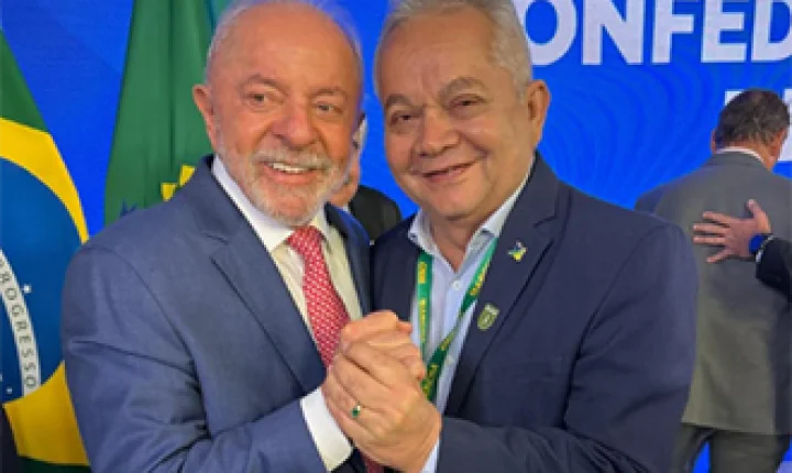 Carlos Sampaio participa de encontro com Lula no Palácio do Planalto durante Marcha dos Municípios