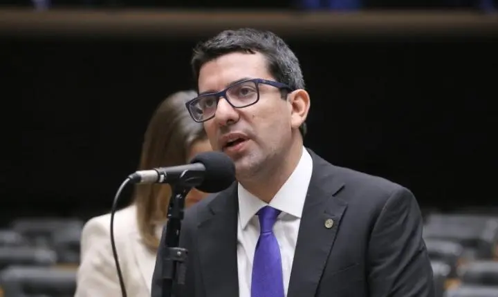 Comissão aprova projeto que proíbe penas e plumas de animais em fantasias