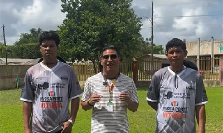 Comunidade do Piquiá recebe materiais esportivos do Projeto Léo Moura