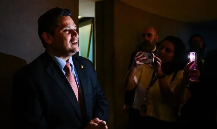 Congresso derruba veto e libera repasses federais para mais de 3 mil municípios inadimplentes