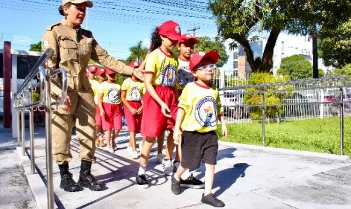Crianças do projeto Bombeiro Cidadão participam de ação educativa no MP-AP sobre direitos e prevenção às violências