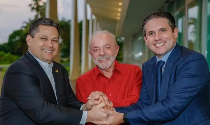 Davi Alcolumbre e Hugo Motta visitam presidente Lula