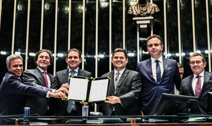Davi Alcolumbre preside promulgação de emenda que reconhece tribunais de contas como essenciais ao controle externo