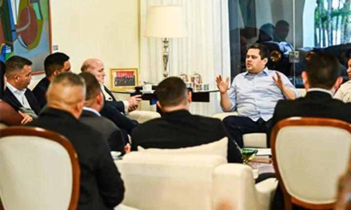 Davi Alcolumbre recebe prefeitos do Amapá em Brasília para discutir prioridades dos municípios