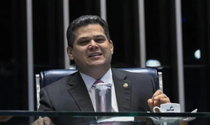 Davi celebra terceira descoberta de petróleo em poço no litoral do Amapá