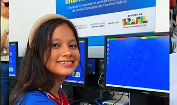 Davi destaca avanço da conectividade com entrega da Infovia 03 no Amapá e investimentos em escola pública