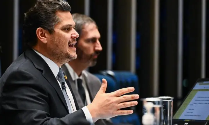Davi inclui PEC do fim da escala 6x1 na pauta do Plenário de terça-feira