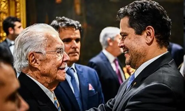 Davi participa de lançamento de coletânea literária de José Sarney no Congresso Nacional