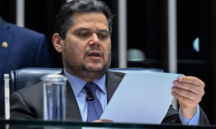 Davi sinaliza votação da PEC dos agentes de saúde para a próxima semana