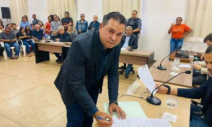 Decisão judicial mantém Toinho no cargo de prefeito e assegura continuidade da gestão