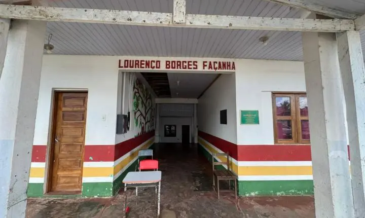 DESCASO E PERIGO: Escola Municipal Lourenço Borba em estado de abandono