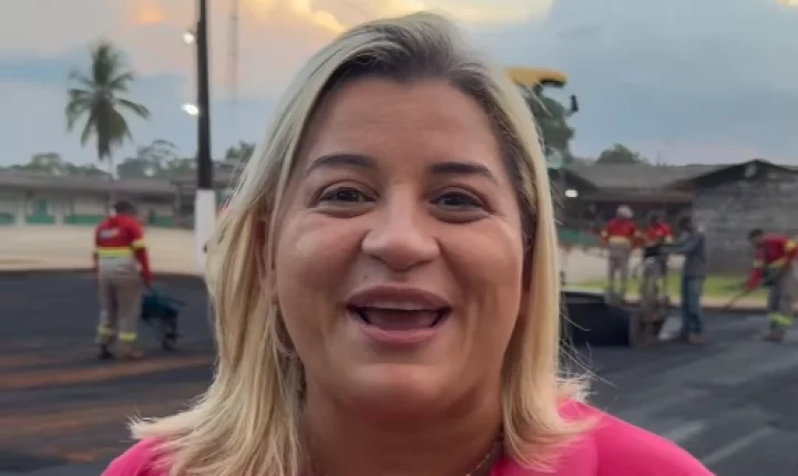 Estacionamento da Praça Cívica recebe asfalto e Prefeitura anuncia reconstrução do Manganês Esporte Clube