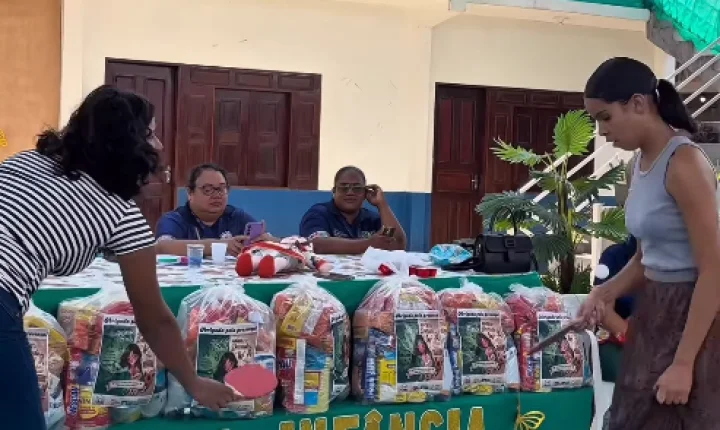 Ferreira Gomes entrega kits para bebês e reforça ações voltadas à primeira infância
