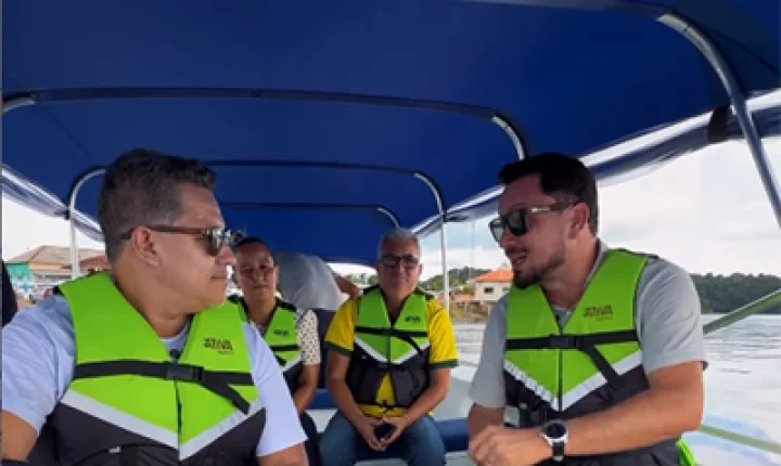 Ferreira Gomes recebe duas lanchas para ampliar atendimento social às comunidades ribeirinhas