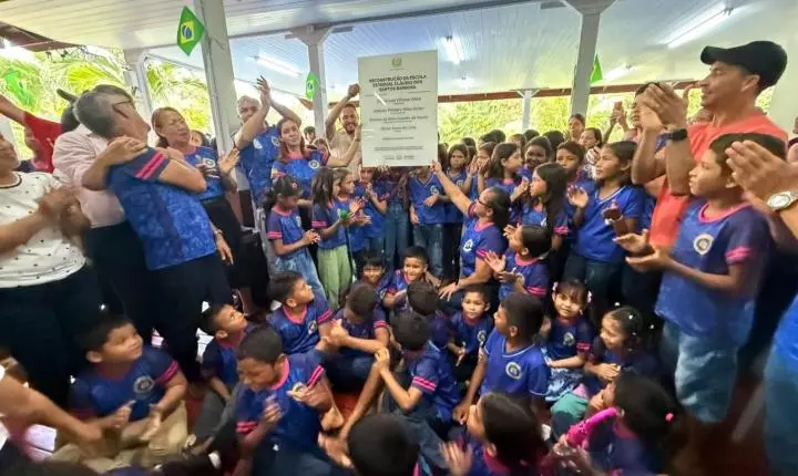 Governo entrega três escolas reconstruídas no Bailique e amplia investimentos na educação ribeirinha