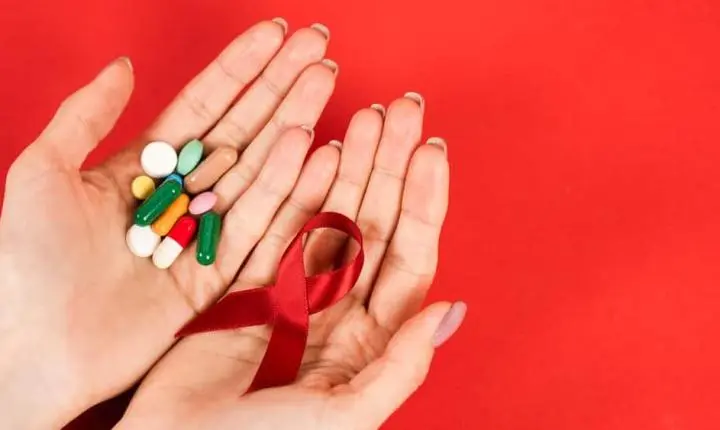 Infecções e mortes por HIV caem, mas falta de recursos ameaça avanços