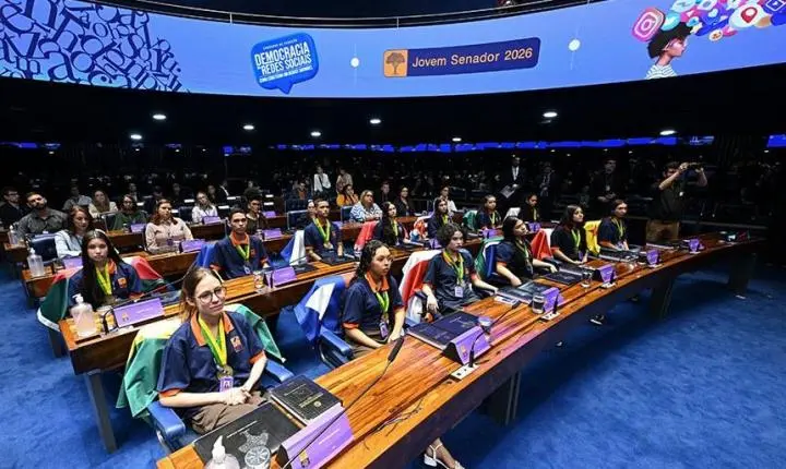 'Jovens senadores' tomam posse com protagonismo feminino na Mesa