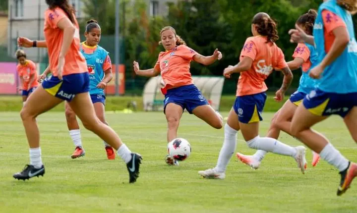 Lei torna futebol feminino prioridade na política de esporte