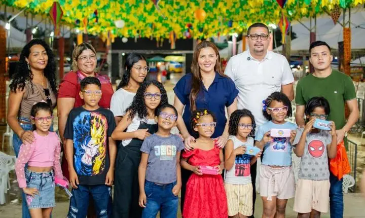 Mazagão entrega 400 óculos gratuitos a estudantes da rede municipal