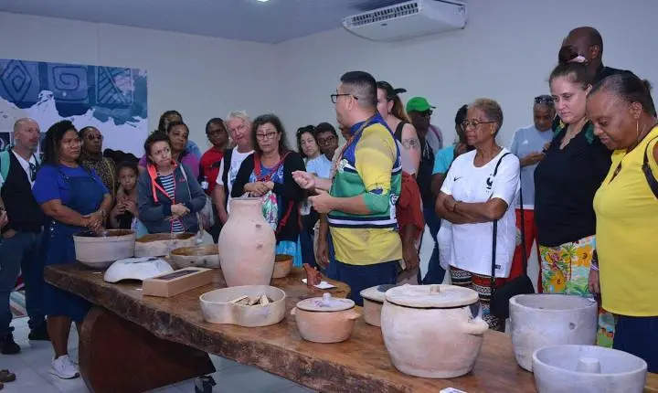 Museu de Artes de Macapá recebe turistas franceses em imersão pela cultura amapaense