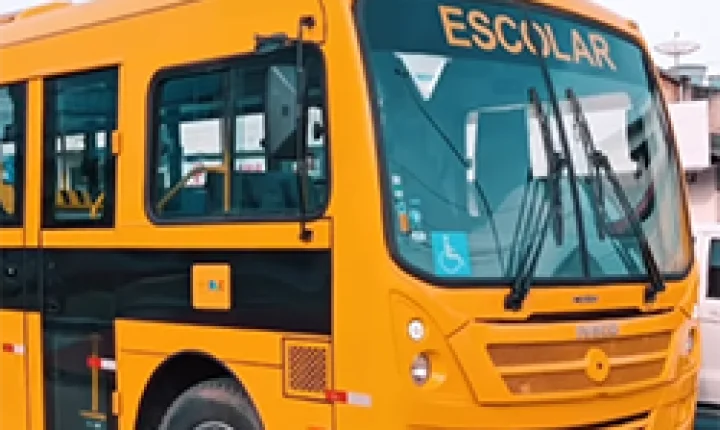 Novo ônibus escolar amplia acesso e inclusão na educação em Laranjal do Jari