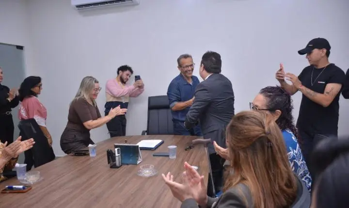 Pedro DaLua assina decreto para realização de concurso público da advocacia municipal