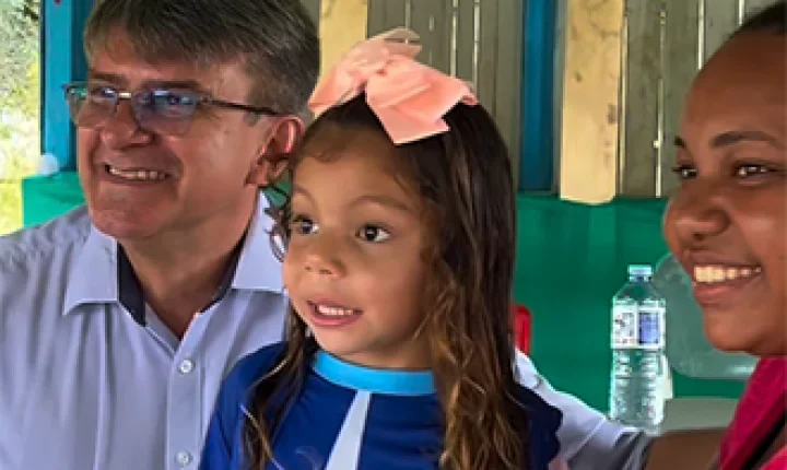 Pracuúba amplia entrega de kits escolares e uniformes em comunidades do interior
