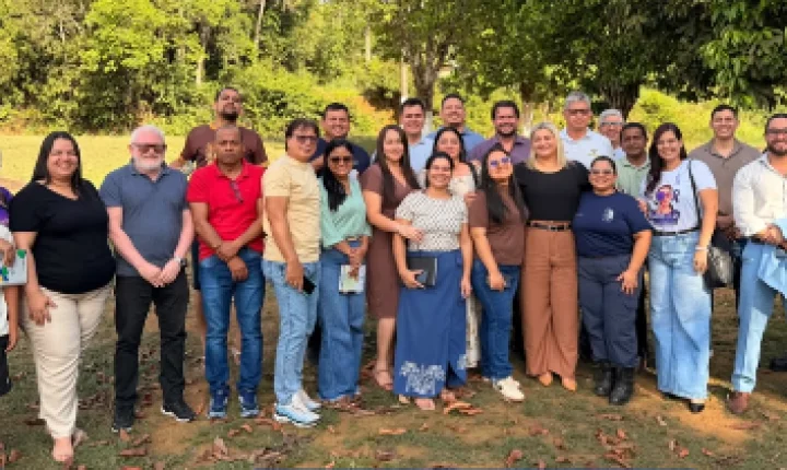 Prefeita Paulinha Santos retoma atividades e reúne secretariado em Serra do Navio