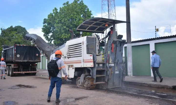 Prefeito assina Ordem de Serviço para pavimentação da Avenida Diógenes Silva, na Zona Sul de Macapá