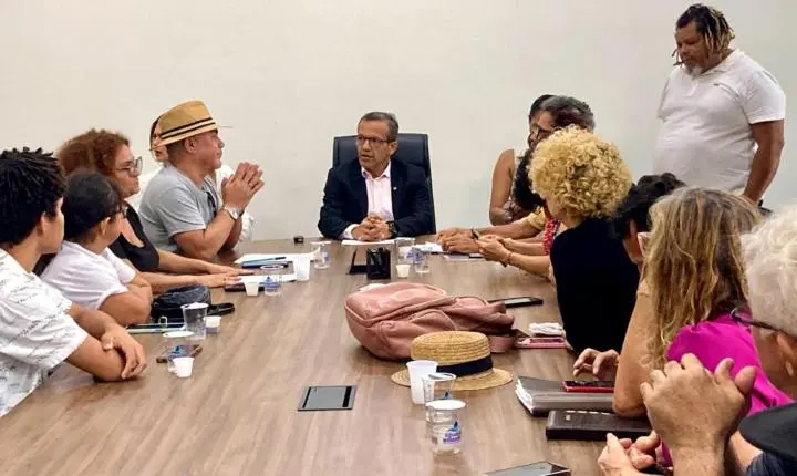 Prefeito de Macapá recebe representantes de 26 coletivos de teatro para discutir demandas e melhorias do setor cultural