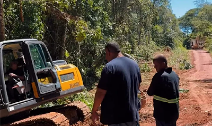 Prefeito Elielson e vereadora Carol acompanham manutenção no KM 117 