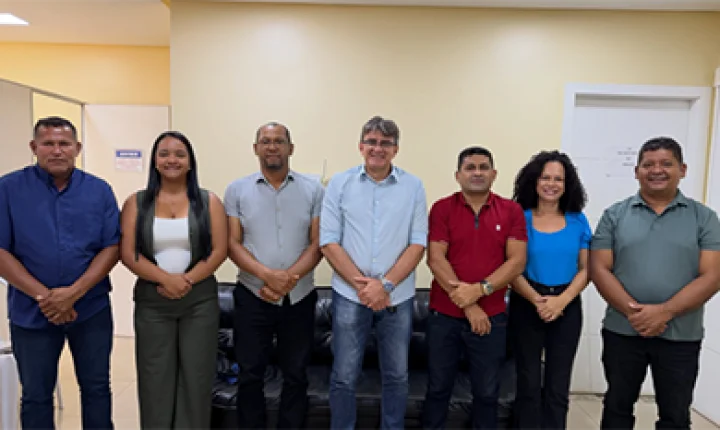 Prefeito Júnior Leite recebe vereadores para alinhar ações e parcerias em Pracuúba