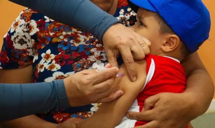 Prefeitura de Macapá inicia vacinação nas escolas para atualizar caderneta de crianças e adolescentes