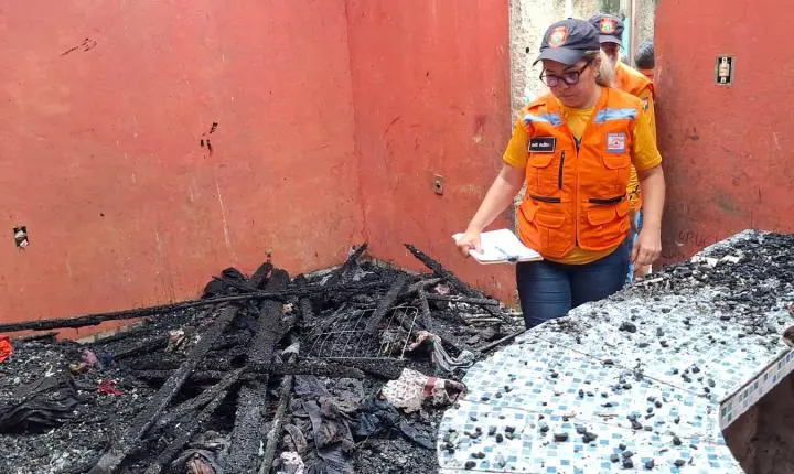 Prefeitura de Macapá presta assistência às famílias atingidas pelo incêndio ocorrido no Igarapé da Fortaleza