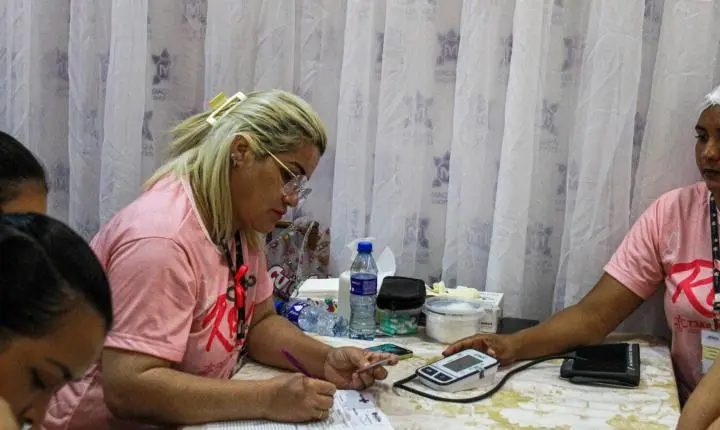 Prefeitura de Macapá promove ação de saúde e autocuidado para mulheres no Outubro Rosa
