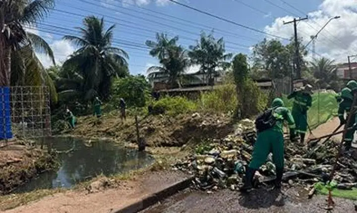 Prefeitura de Macapá realiza limpeza e manutenção no canal da 13 de Setembro