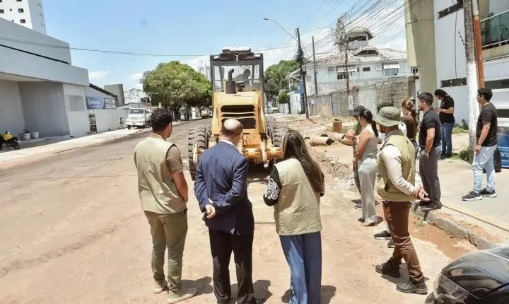 Prefeitura de Macapá realiza visita técnica em obra de pavimentação na Duque de Caxias
