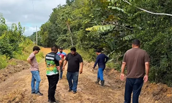 Prefeitura de Porto Grande inicia manutenção do ramal do km 112