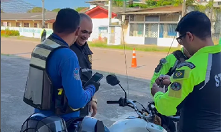 Prefeitura de Santana distribui antenas corta-pipa para reforçar segurança de motociclistas