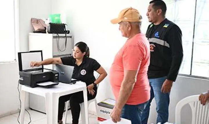 Prefeitura leva serviços de licenciamento a comerciantes de Mazagão Velho