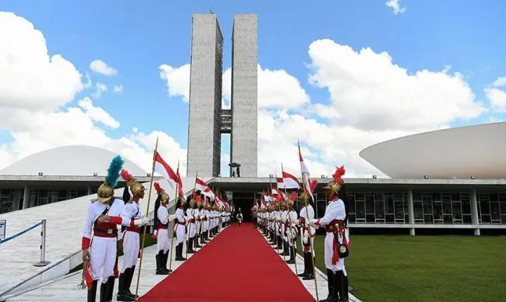 Presidente e governadores eleitos tomam posse em novas datas em 2027
