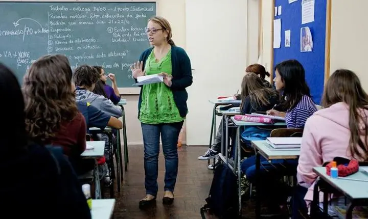 Sancionado piso de R$ 5.130 para professores da educação básica