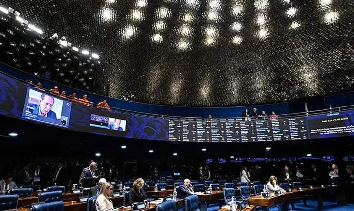 Senado aprova aumento de penas para crimes contra professores e profissionais da saúde