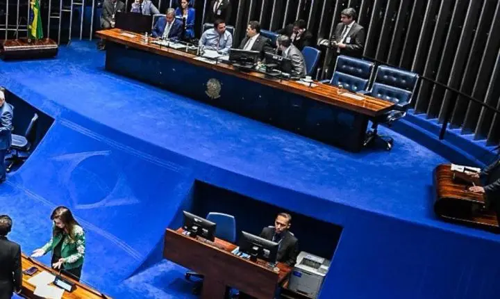 Senado aprova medidas para valorizar professores e ampliar proteção a crianças e mulheres