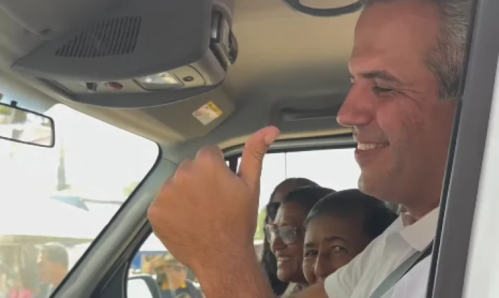 Tartarugalzinho inicia outubro com entrega de van, ordem de serviço para 50 casas e nova praça inclusiva