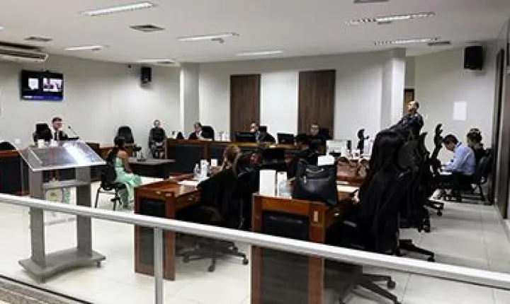 Tribunal do Júri julga homicídio qualificado com dois réus no Fórum de Santana