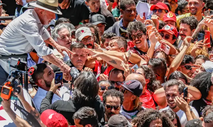 Lula afirma que PT entrará na Justiça contra suspensão de canal